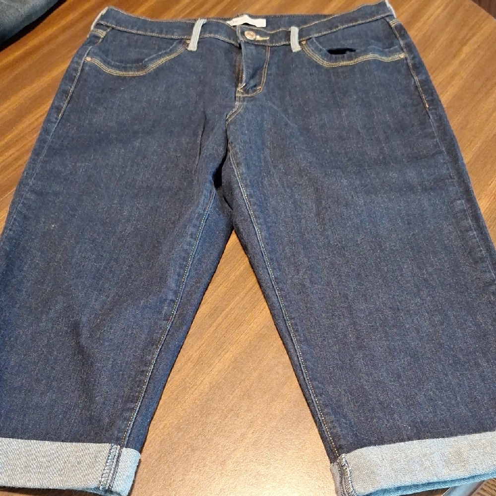 Levis Blue Denim Capri Jeans